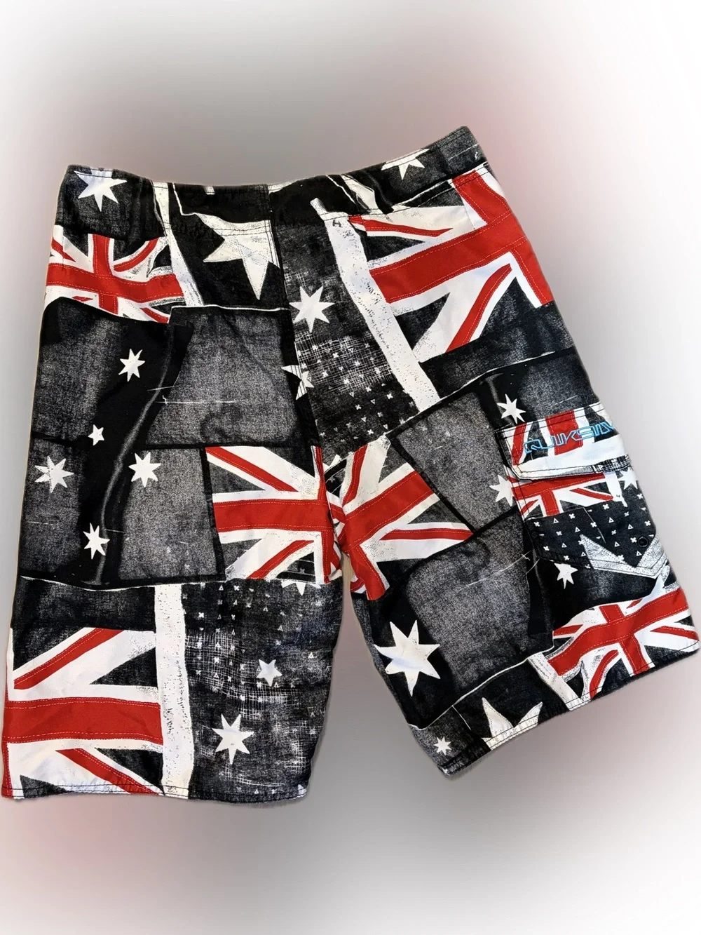 🌊🏄‍♂️ Quiksilver Men’s Black, White & Red Graphic Swim Trunks 🖤❤️🤍